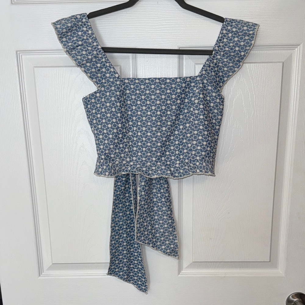 Elegant Blue Floral Crop Top